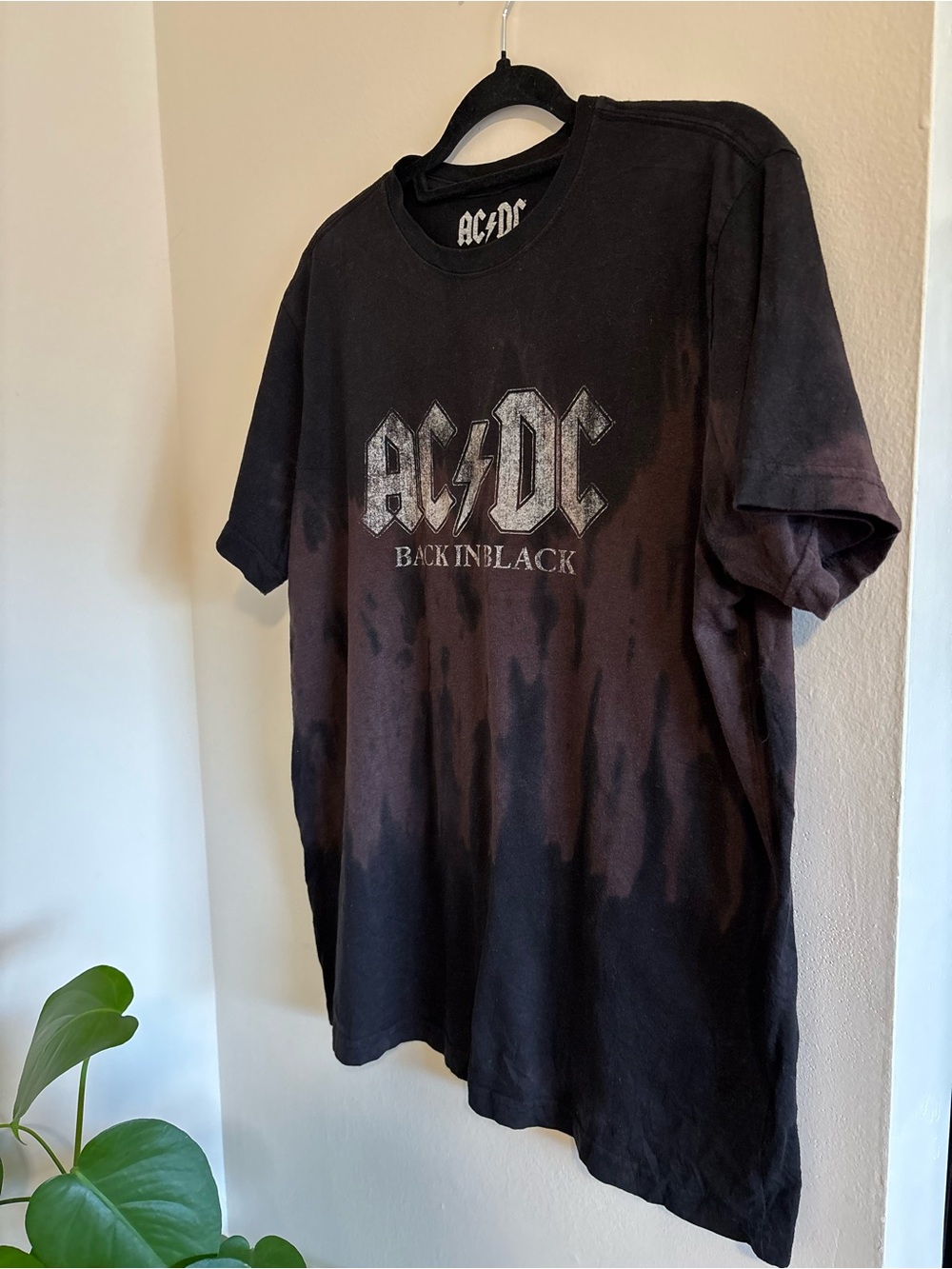 Y2K 🎸 AC/DC Black Tee with Purple-Brown Fade - Picture 3 of 8
